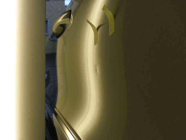 ベンツE350 デントリペア修理前