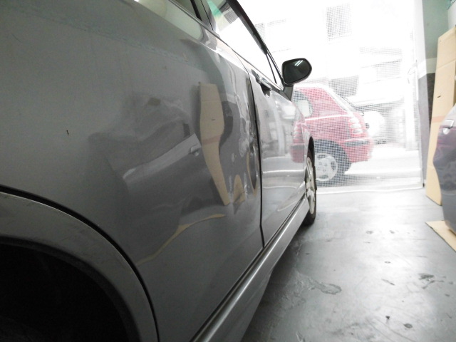 ホンダ フィット ドアの修理