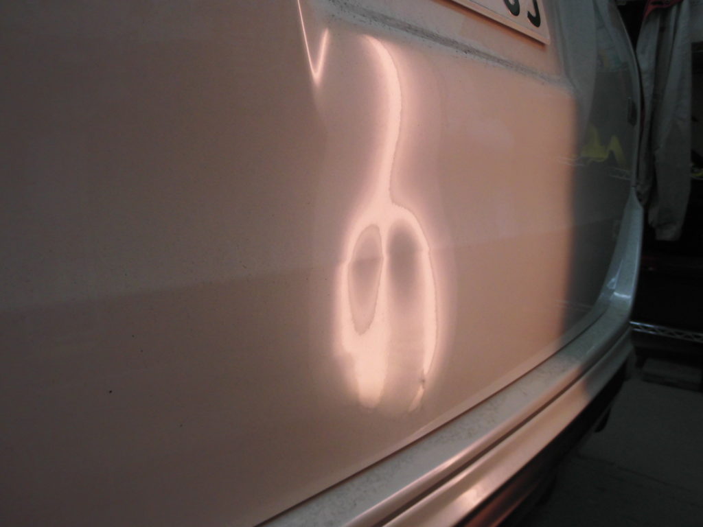 トヨタ ノア リヤゲートのデントリペア