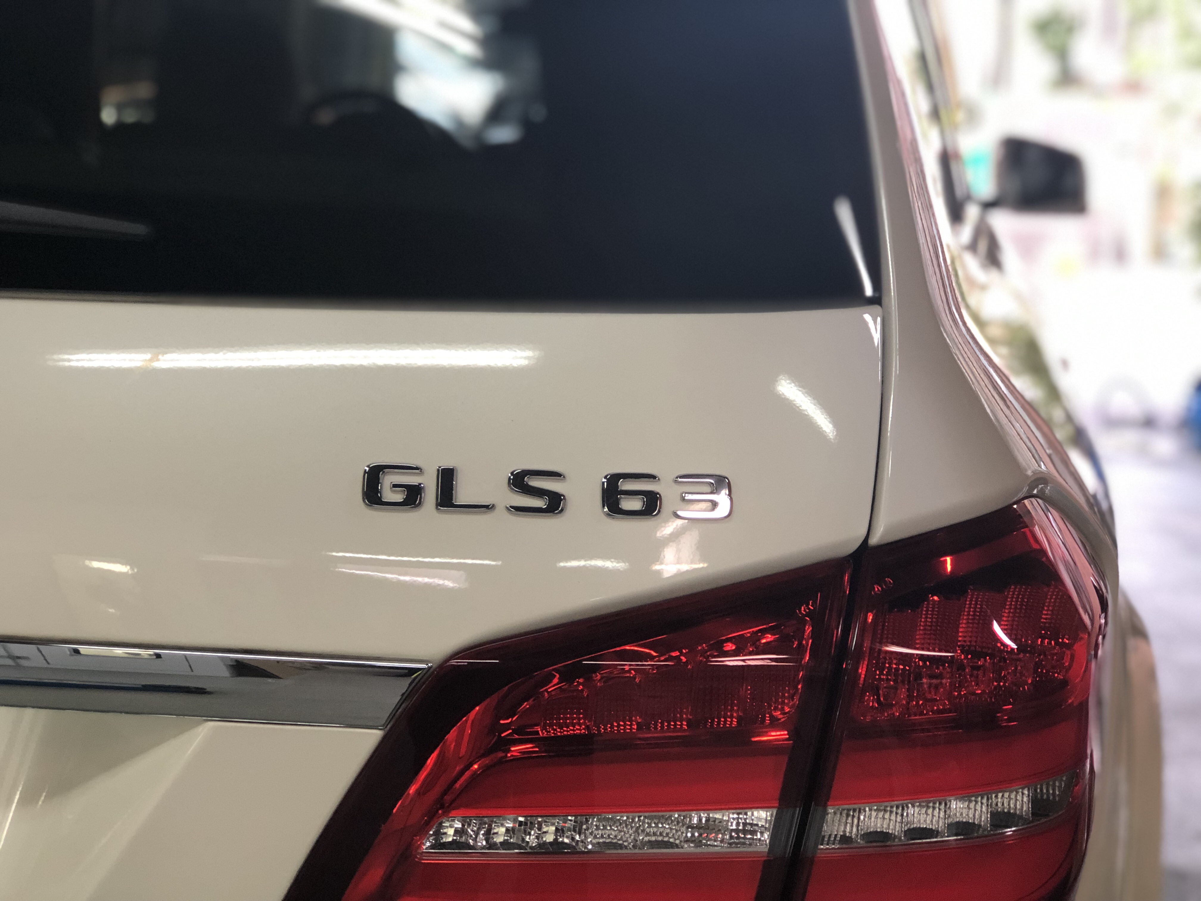 メルセデスAMG GLS63 デントリペア