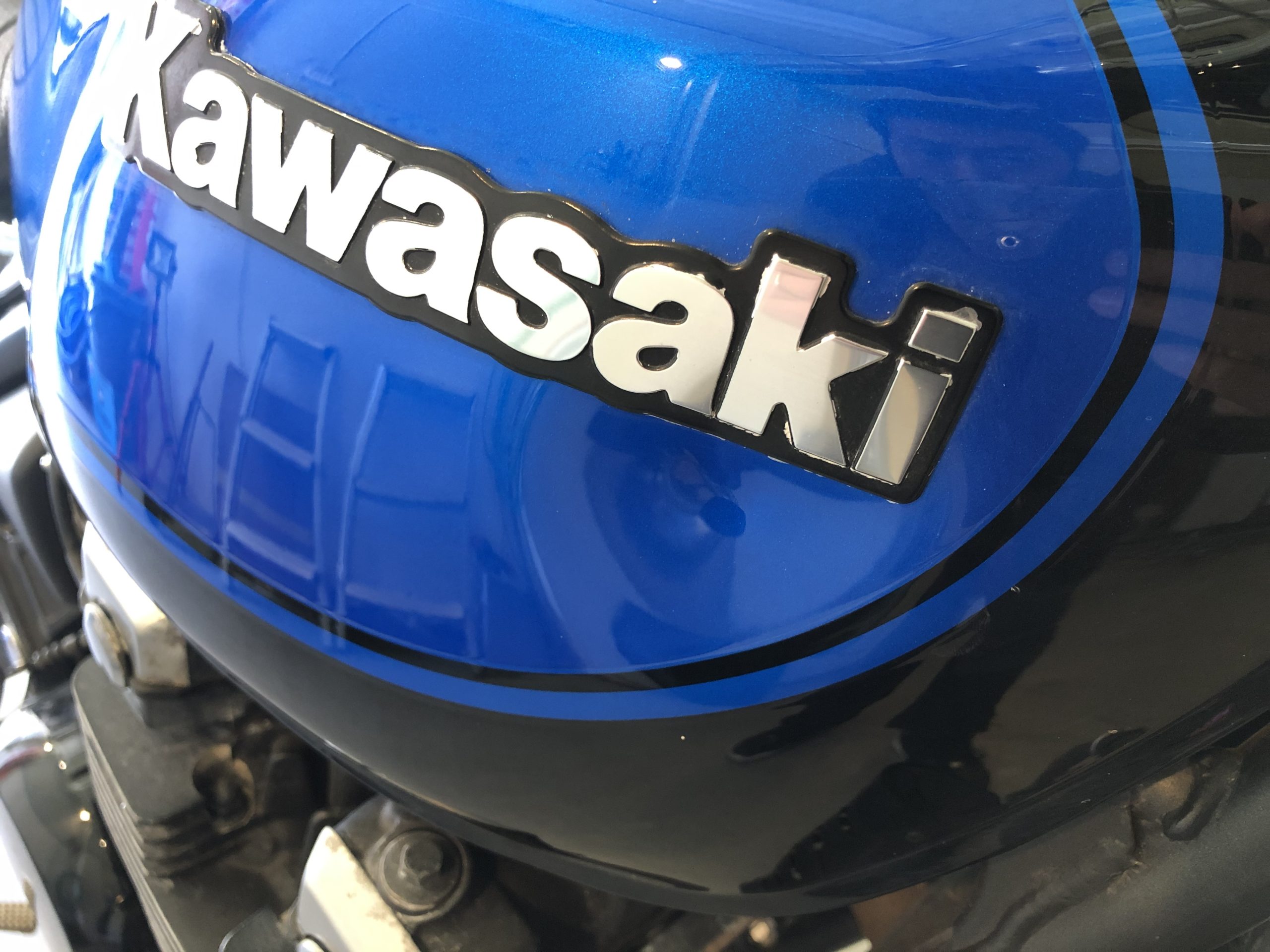 カワサキ ゼファーX バイクタンクのデントリペア 東京都練馬区より
