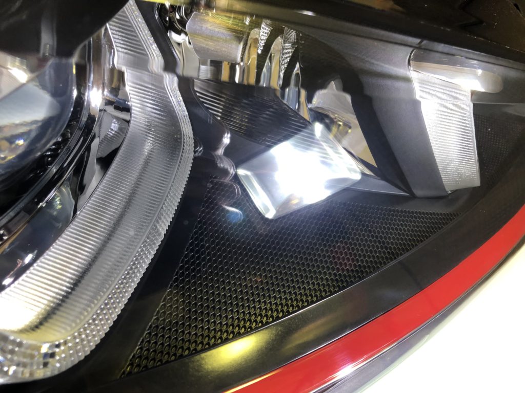 フォルクスワーゲン ゴルフⅦ GTI  ヘッドライト磨き
