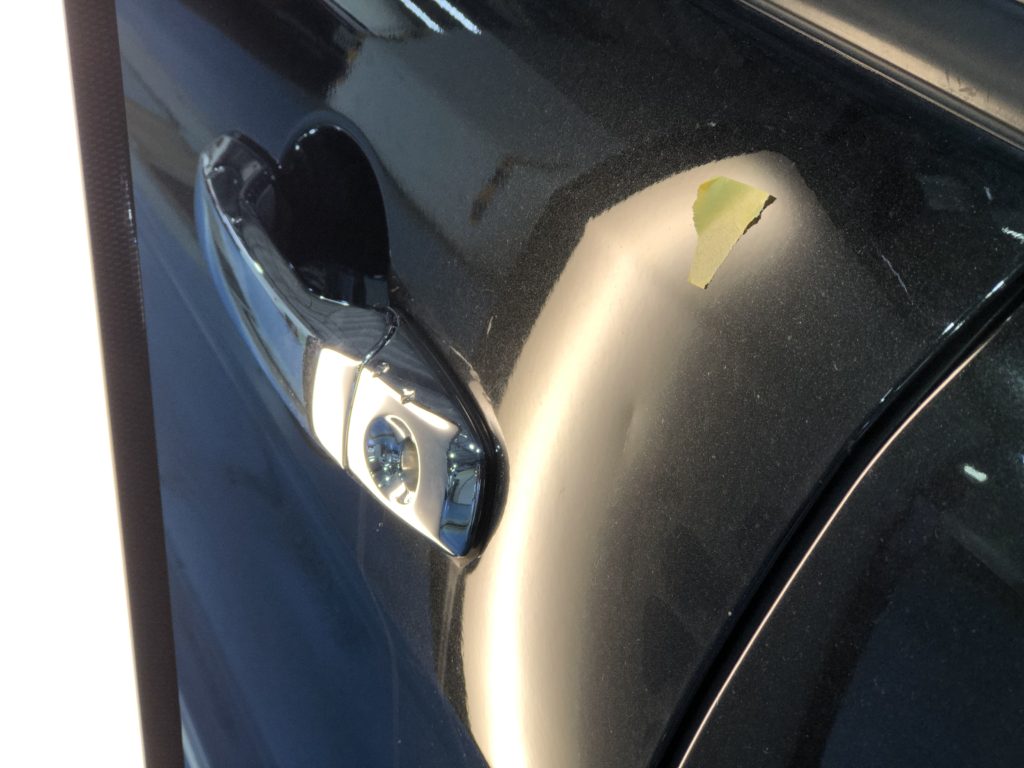 フォード　エクスプローラー　ドアのヘコミ修理