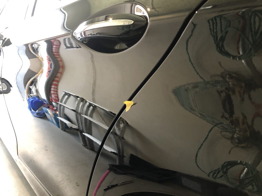 BMW523i クォーターパネルのヘコミ修理