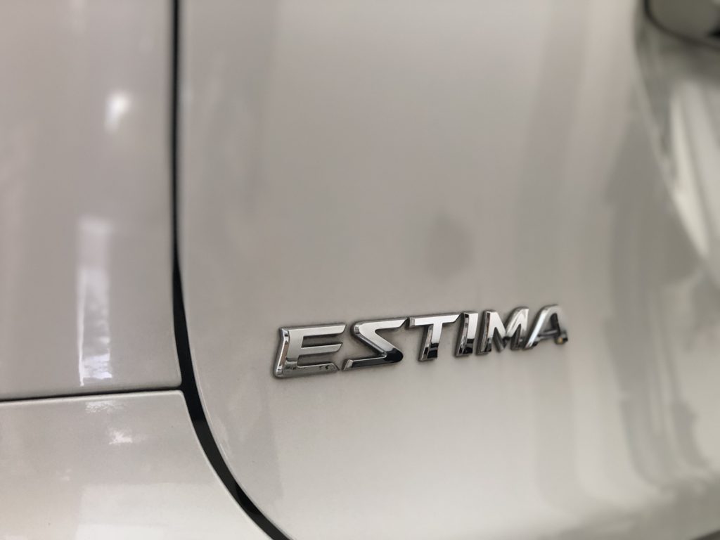 トヨタ　エスティマ　ヘッドライトリペア