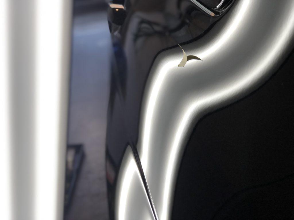 BMW X7 クォーターパネルのヘコミはデントリペアでキレイに直ります。