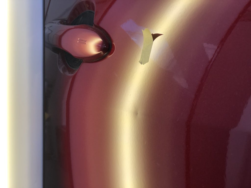トヨタ　ヤリス　ドアのプレスラインのヘコミ修理