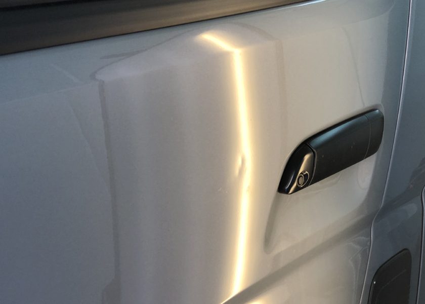 ハイエース　ドアのデントリペア