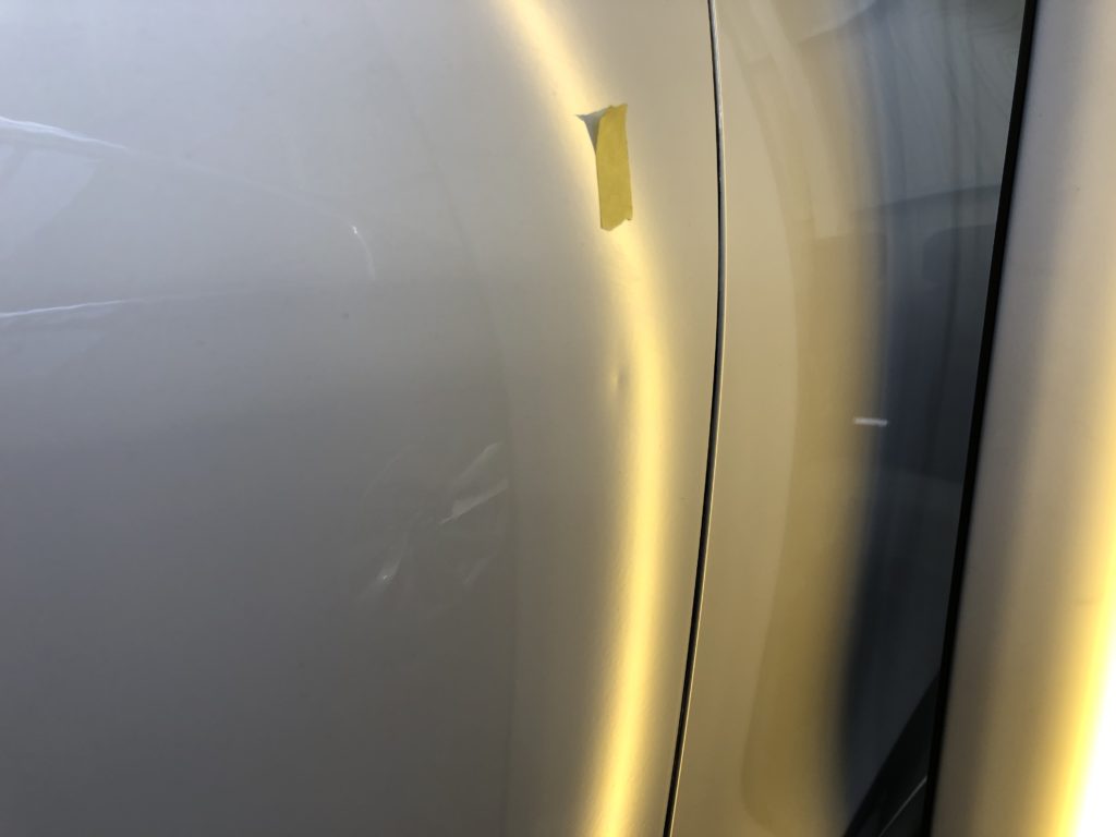 BMWX5　フロントドアのデントリペア