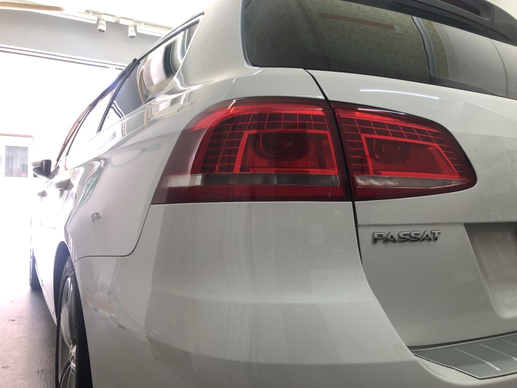 フォルクスワーゲンパサート　ヘッドライト磨き