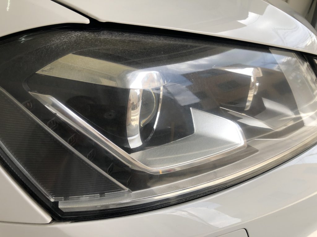 フォルクスワーゲンパサート　ヘッドライトクラック