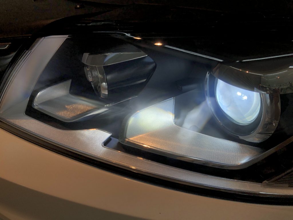 フォルクスワーゲンパサート　ヘッドライトのひび割れ除去