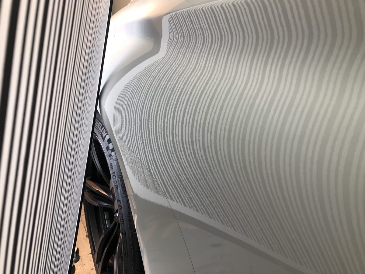 BMW４シリーズ　クォーターパネルのデントリペア後の確認