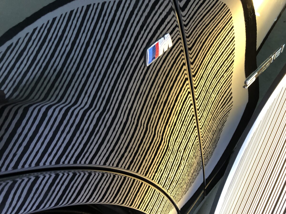 BMWX1　フロントフェンダーのデントリペア作業後の確認