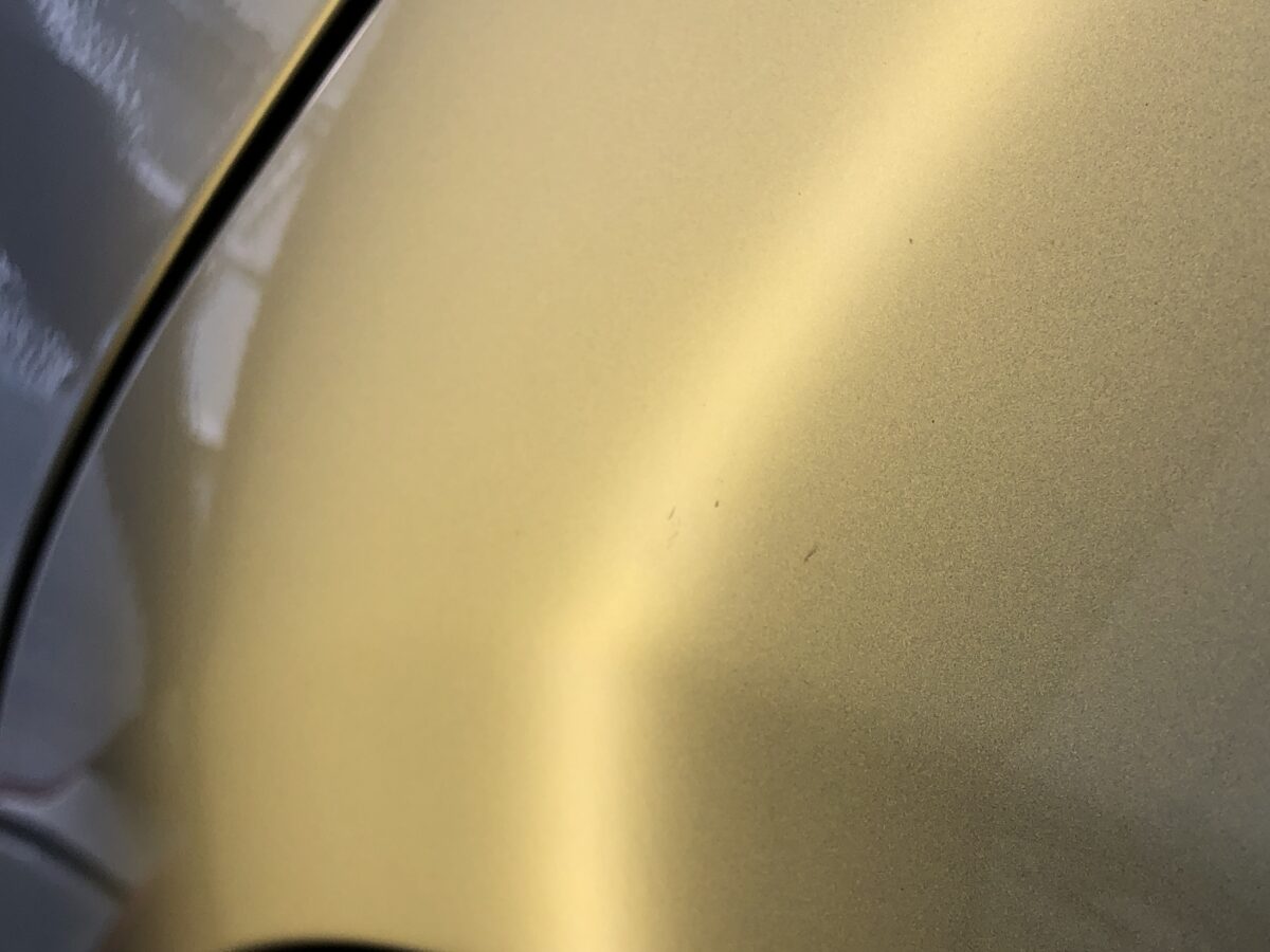 BMW3シリーズ　リアフェンダーのデントリペア後の傷