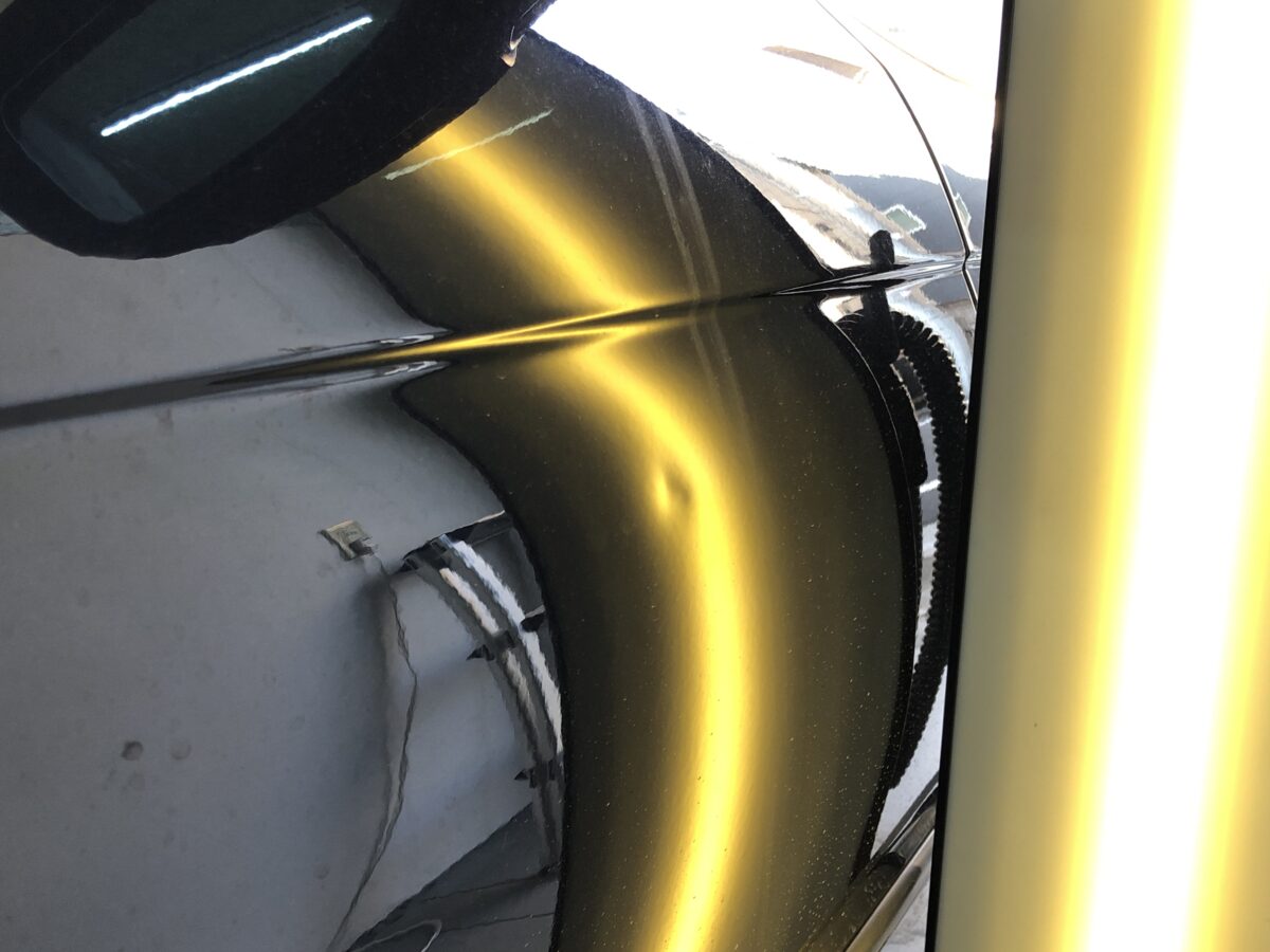BMW3シリーズ　フロントドアのヘコミ修理