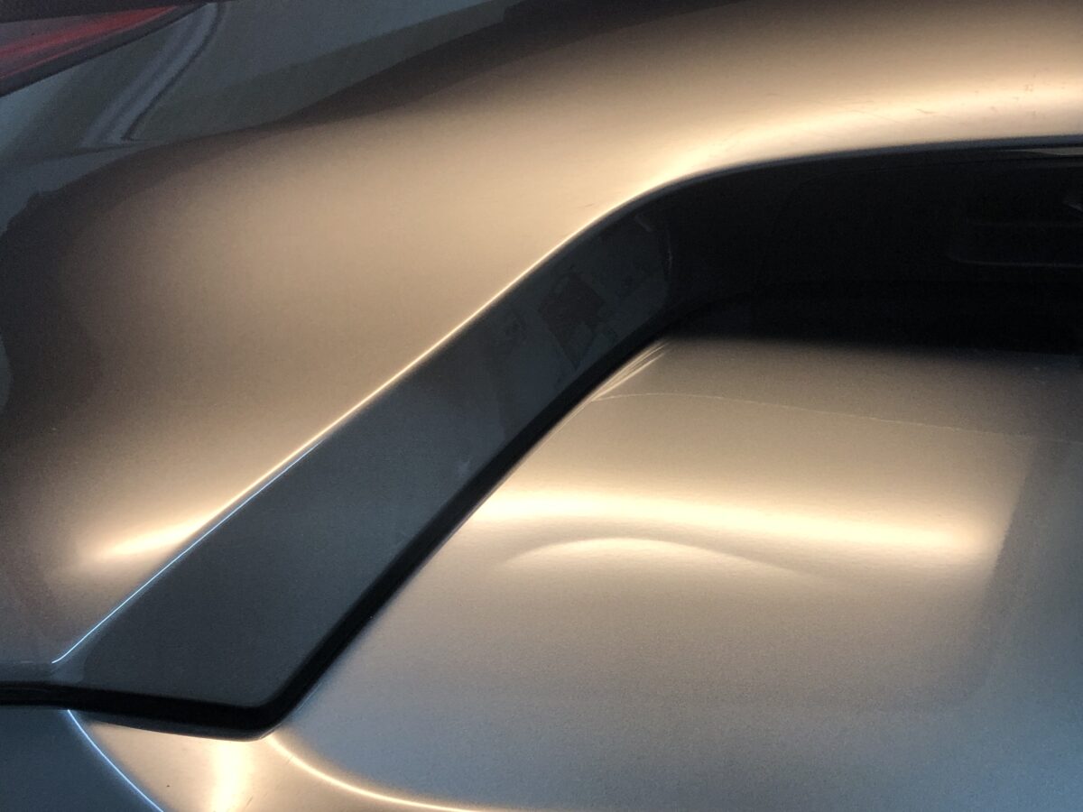 マツダCX8　リアハッチのヘコミ修理