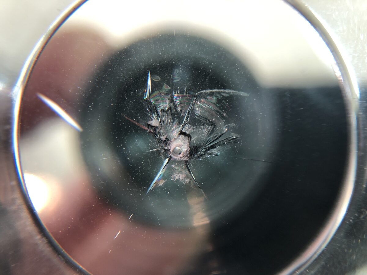 フロントガラスの飛び石被害はお早めに