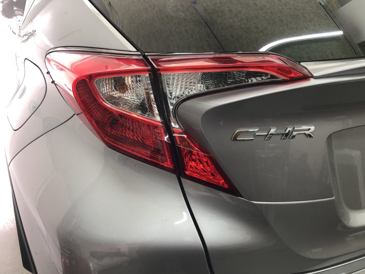 トヨタC-HR　ドアのデントリペア