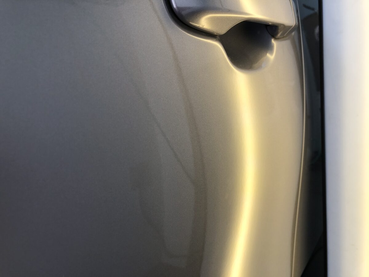 小さなヘコミは、デントリペアでスピード解決、即日修理が可能です。