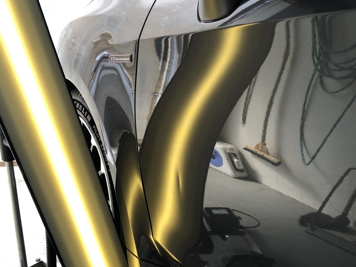 スバルレヴォーグ フロントドアにヘコミが・・・