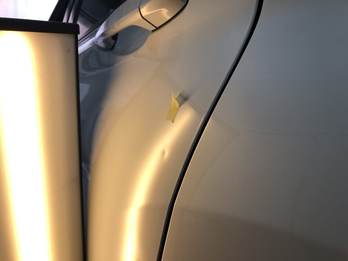 BMWX1　リアドアに小さなヘコミが出来て・・・