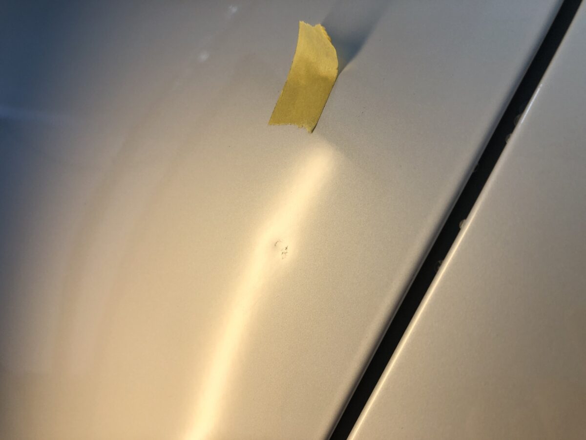 ヘコミの場所からドアパンチ被害の可能性が高そうですが・・・