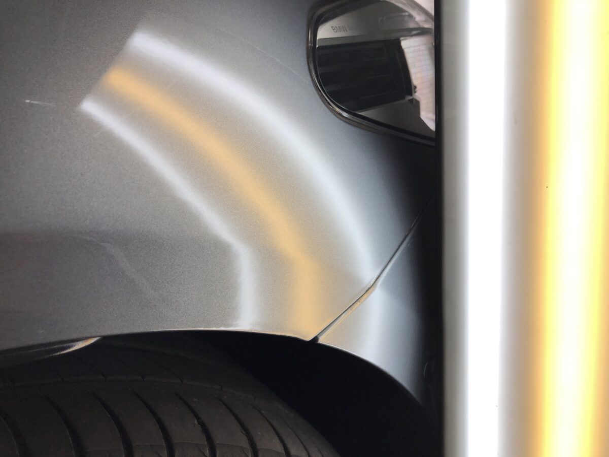 BMW5シリーズ フロントフェンダーのデントリペア後