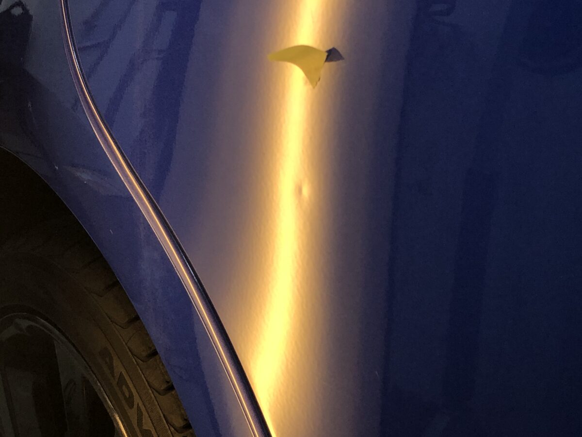 インプレッサのリアドアの小さなヘコミのデントリペア