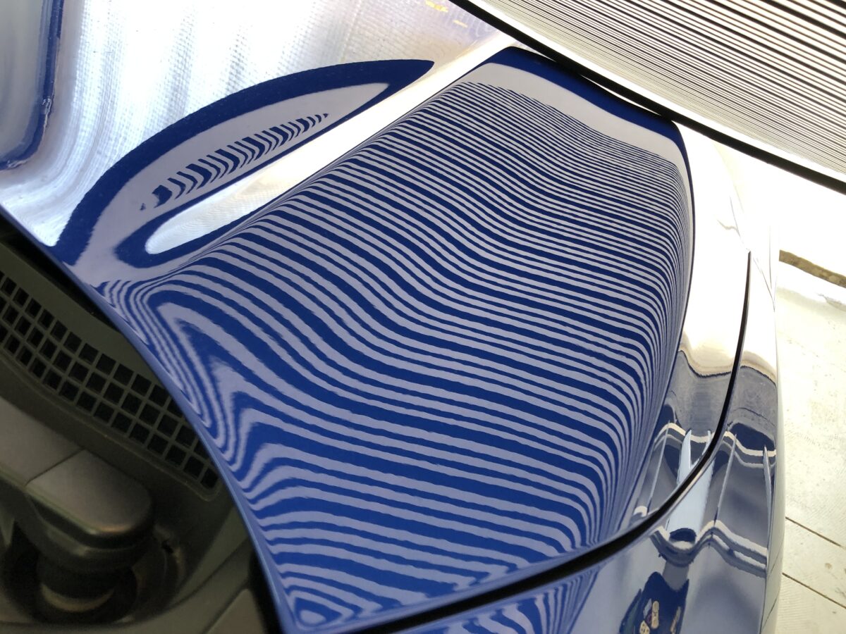 インプレッサのアルミボンネットのデントリペア