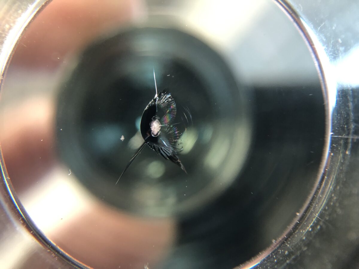 フロントガラスの飛び石傷修理専門店