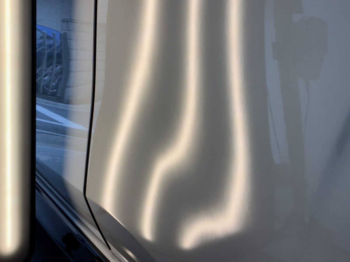 日産オーラ リアドアのデントリペア作業後