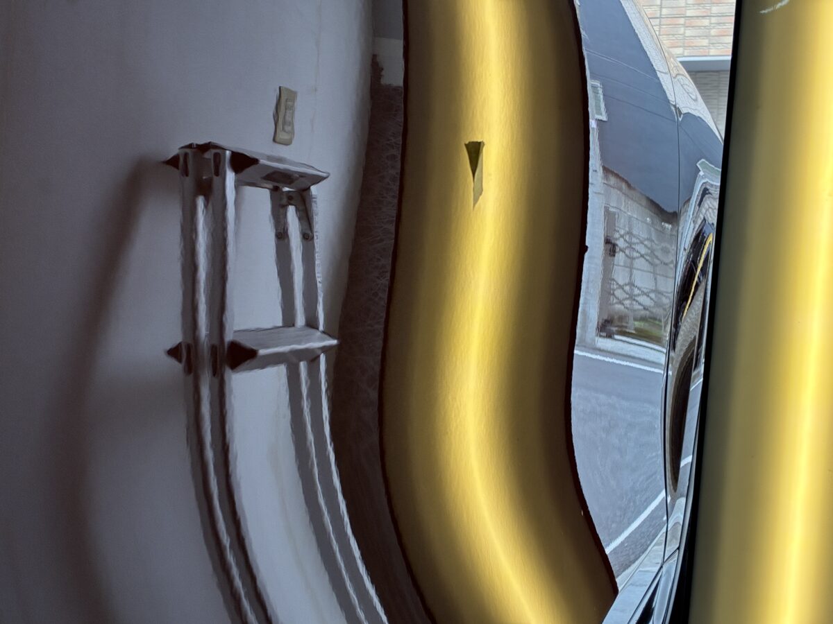 ポルシェカイエン　ドアのデントリペア作業後