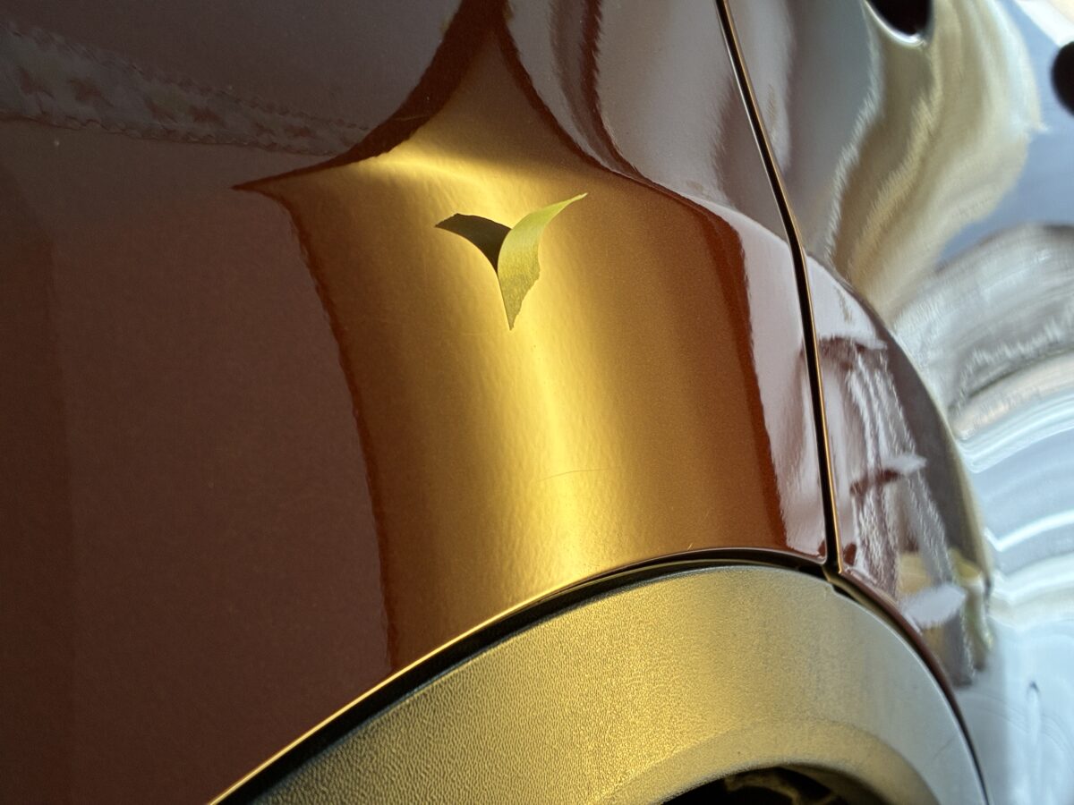 ポルシェカイエン　リアフェンダーのデントリペア