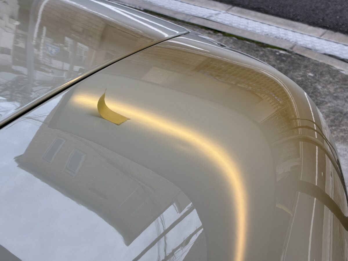 マセラティグランスポーツ　フロントフェンダーのヘコミ修理