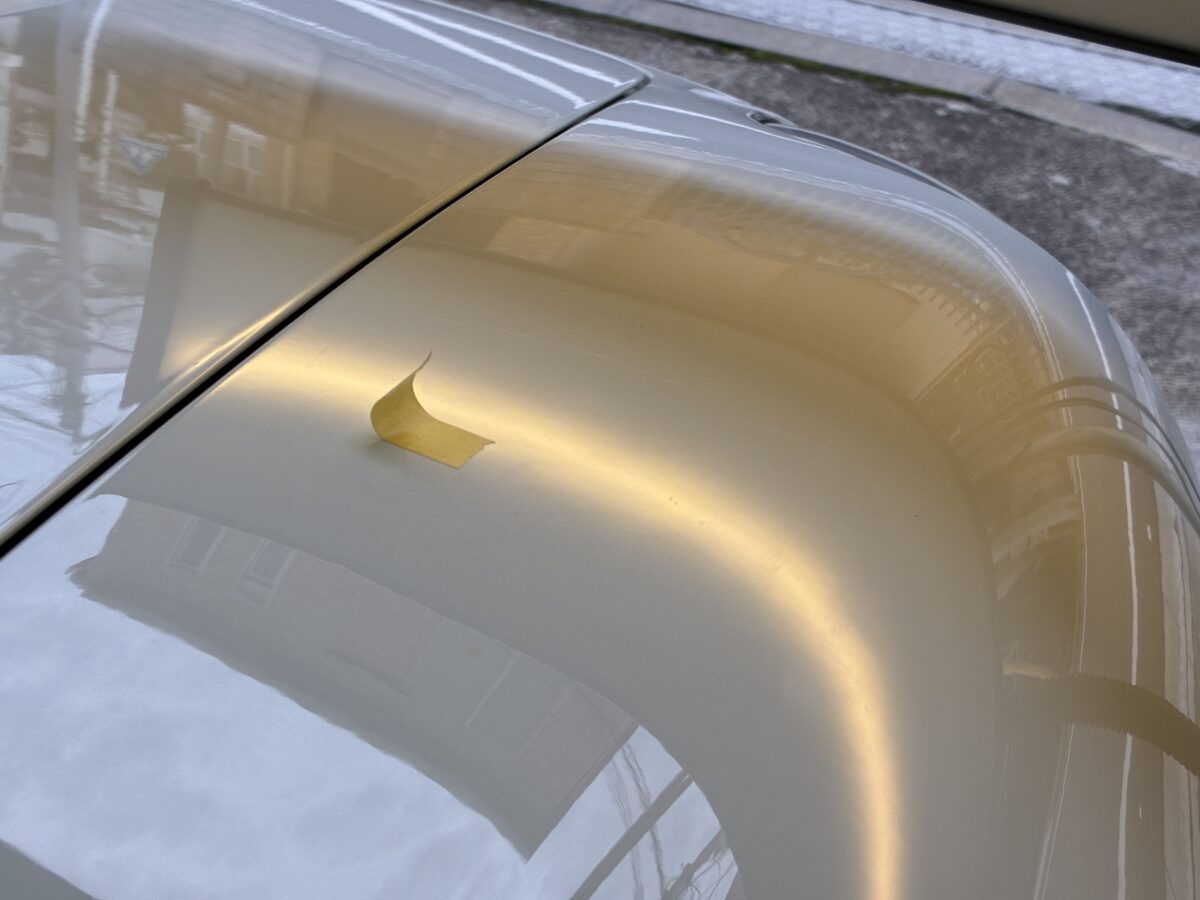 マセラティグランスポーツ　フロントフェンダーのデントリペア作業後