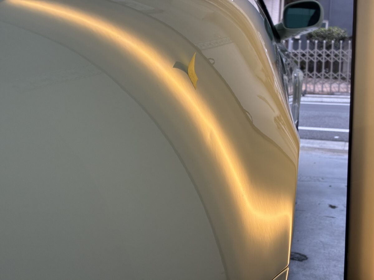 マセラティグランスポーツ　リアフェンダーのヘコミ修理