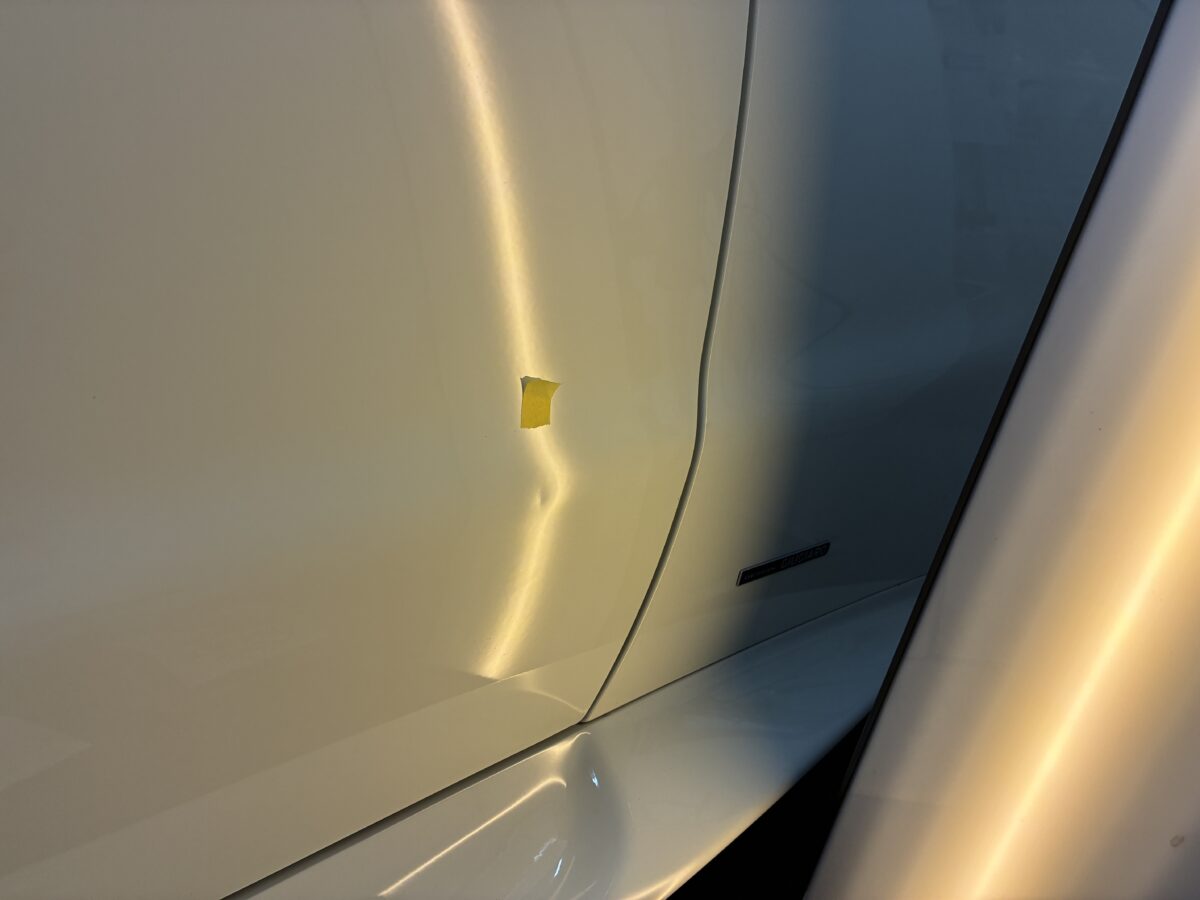 マセラティグランスポーツ　ドア下部プレスライン上のヘコミ修理