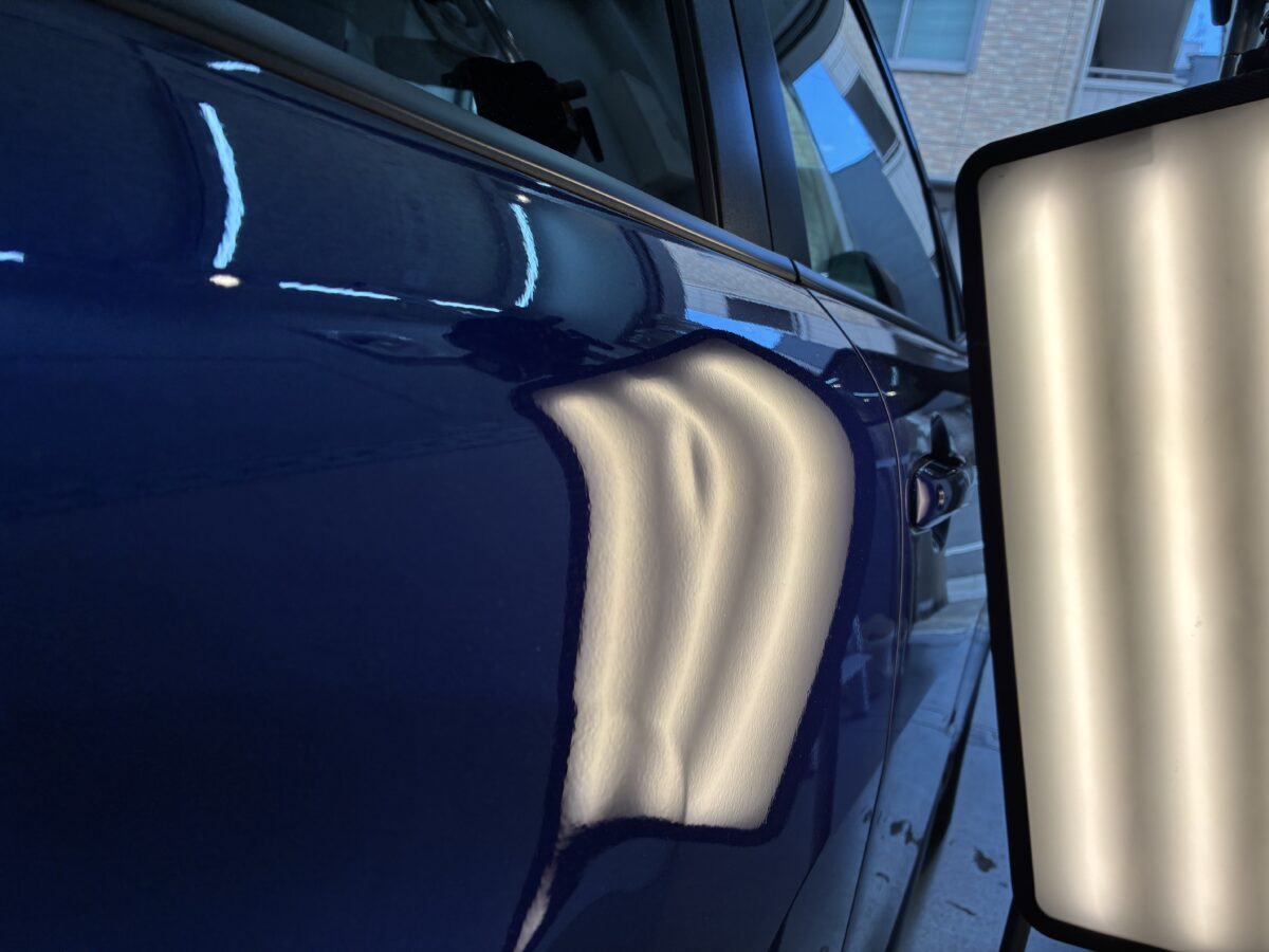 カローラクロス　リアドアのヘコミ修理
