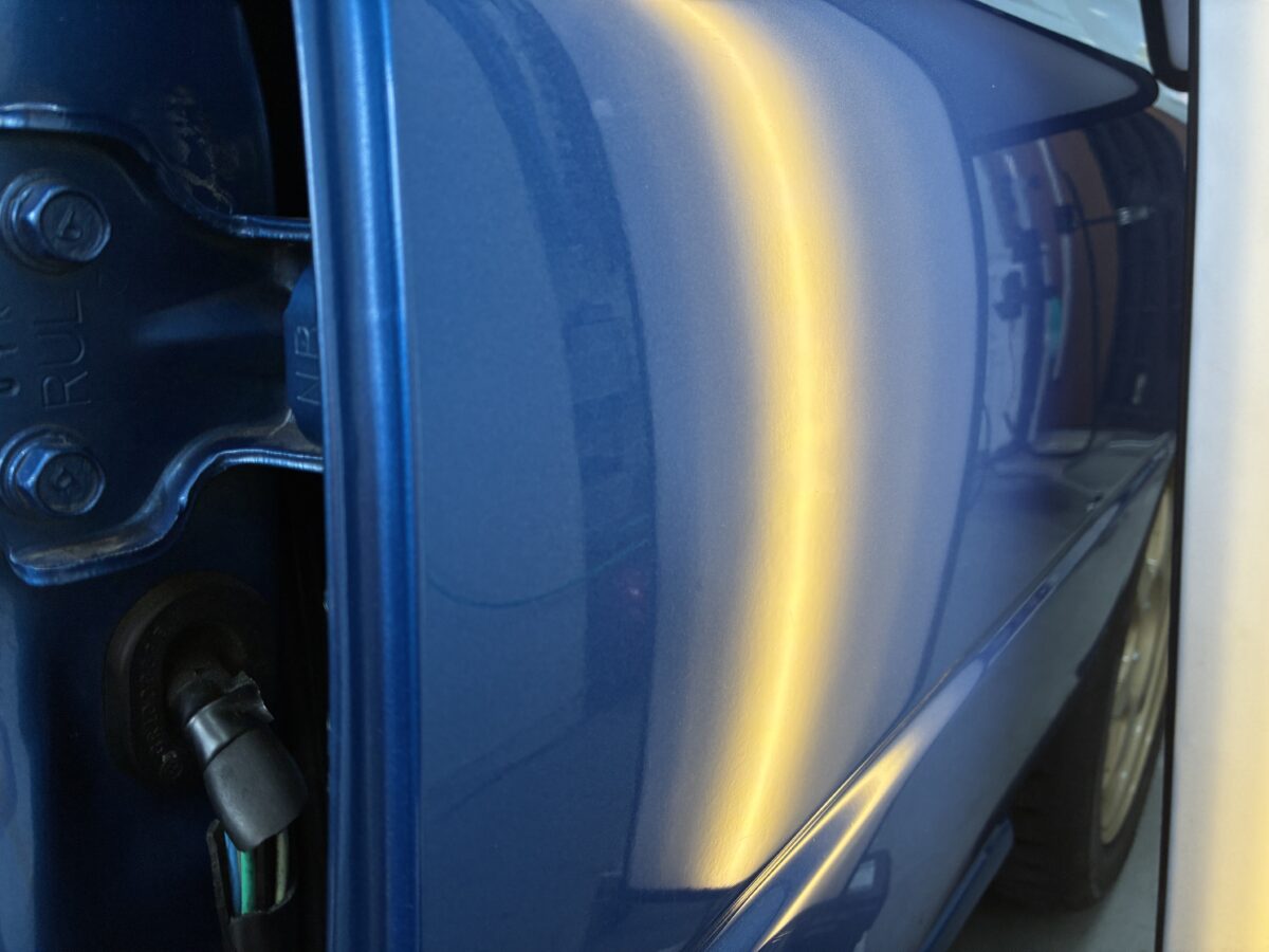 スバルWRX リアドアのデントリペア作業後