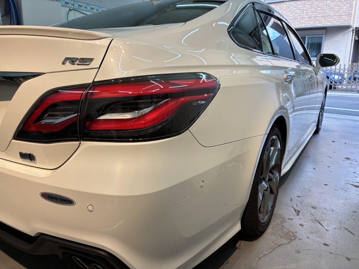 トヨタクラウンのデントリペアのご依頼になります。