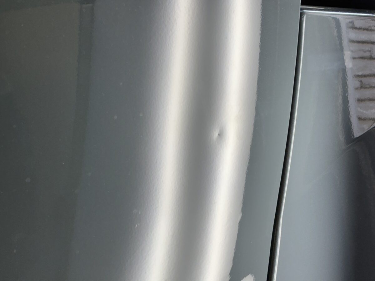 ルノーカングー スライドドアの小さなヘコミのデントリペア