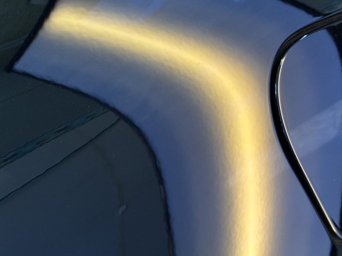 ボルボV60　フロントフェンダーのデントリペア