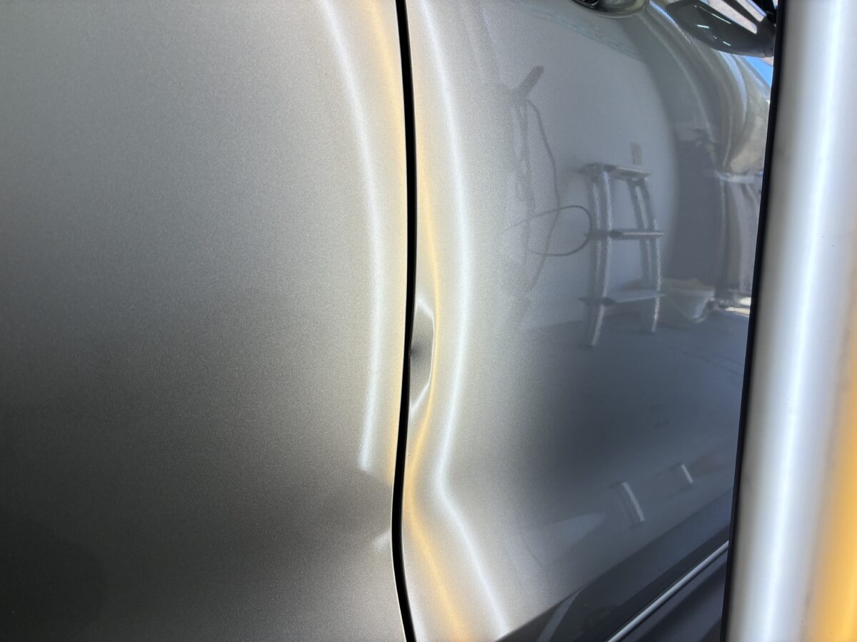 スイフトスポーツのドアエッジの折れ修理（デントリペア）