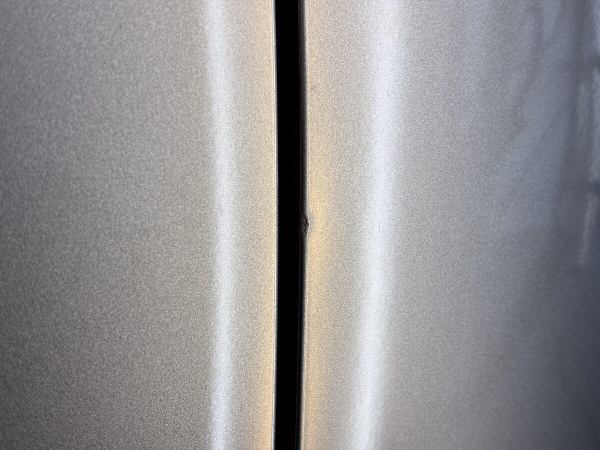 スイフトスポーツのドアの縁折れのデントリペア