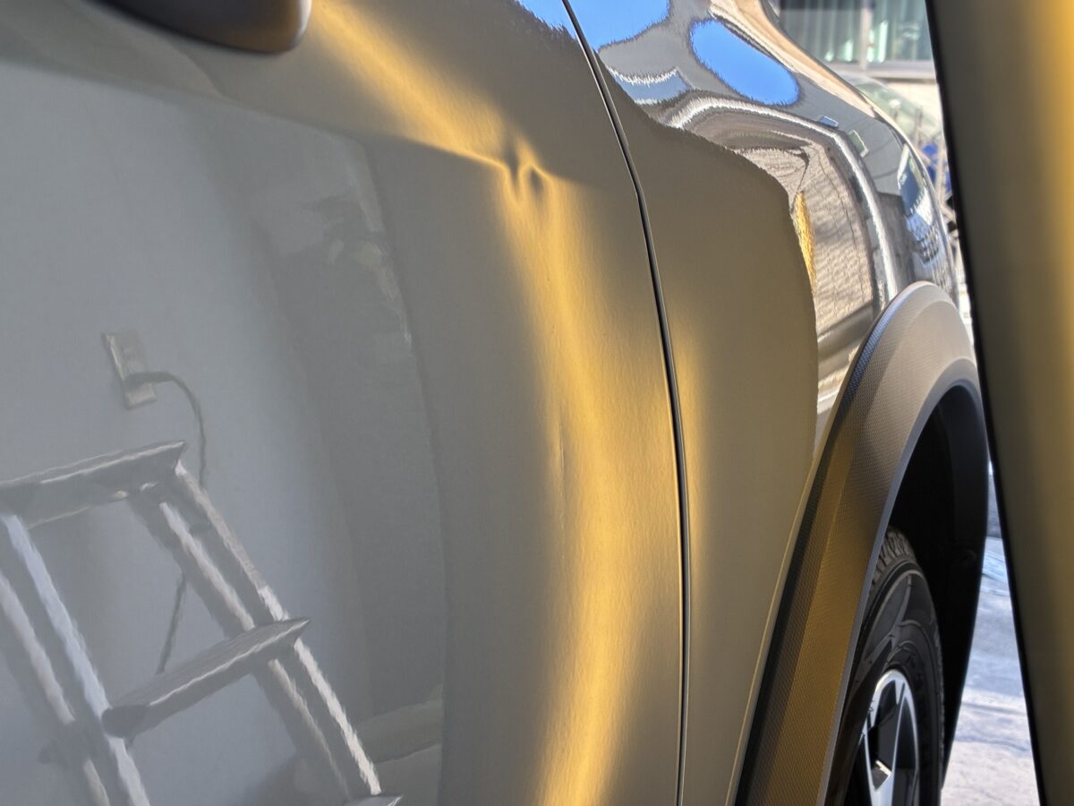 スバルXv　フロントドア前方のデントリペア