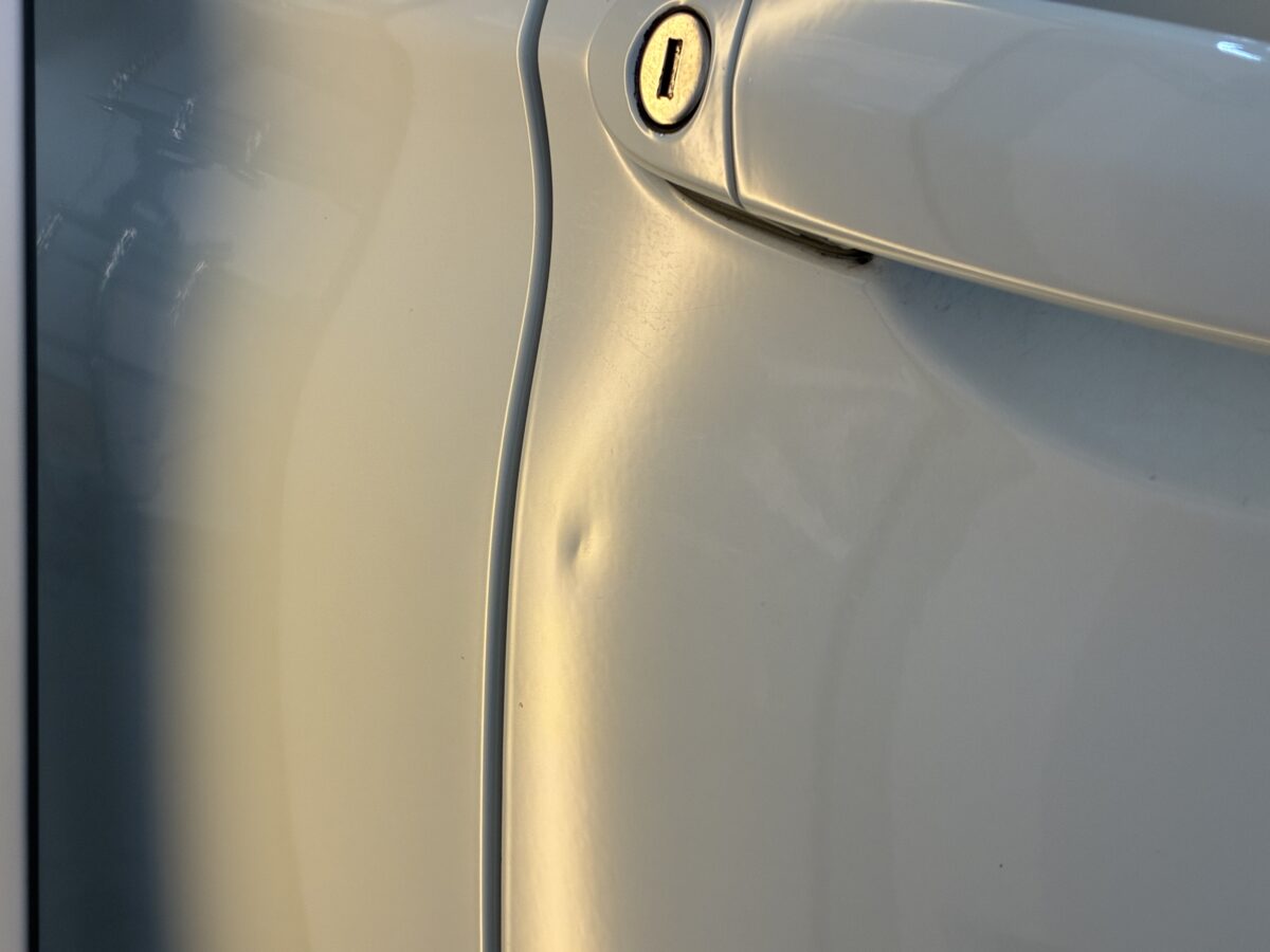 BMWM3の運転席ドアにヘコミが・・・