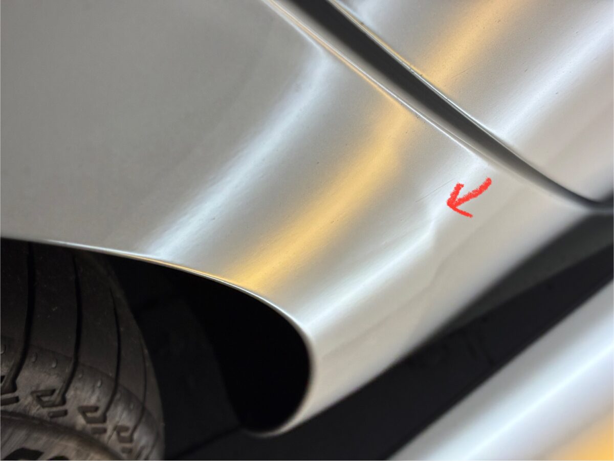 テスラモデル3　リアフェンダーのデントリペア