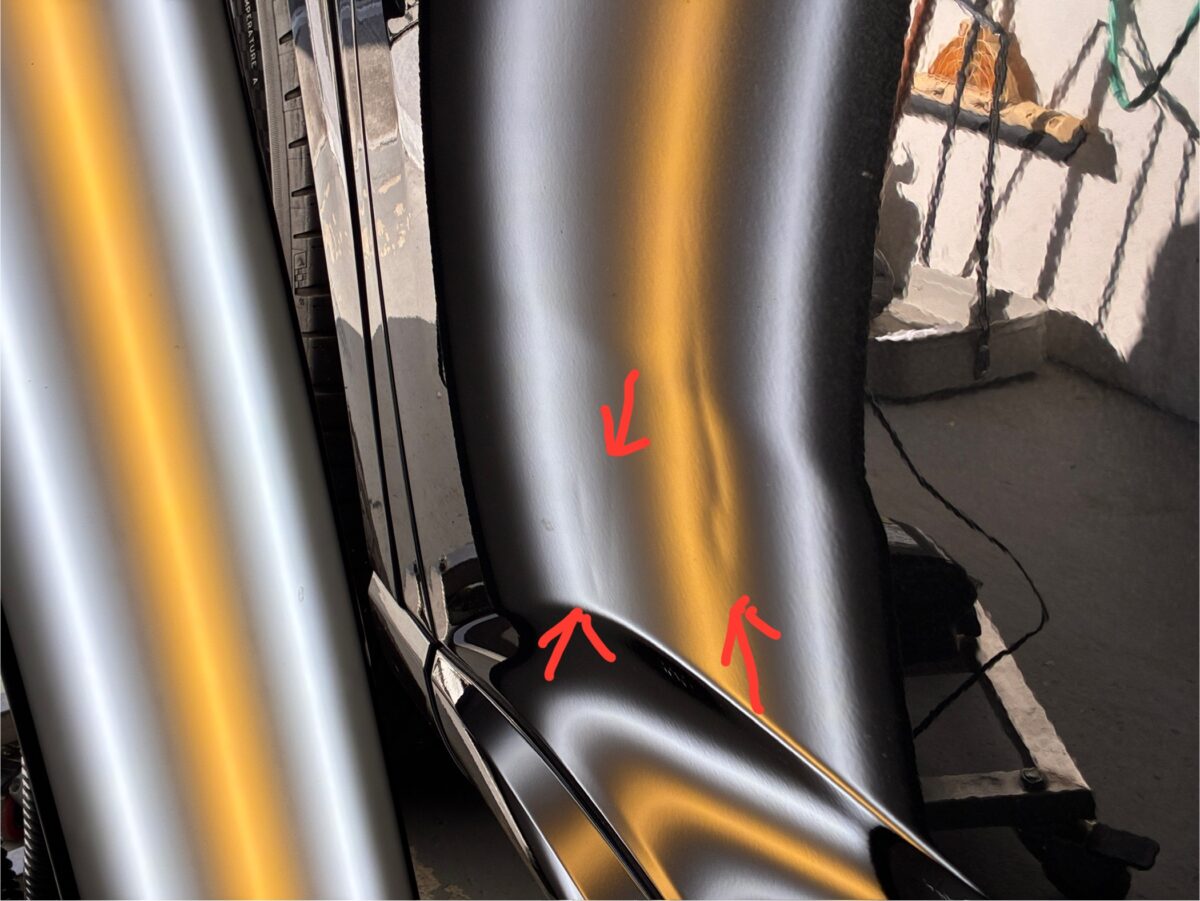 レクサスRX フロントドア下に謎のヘコミが・・・