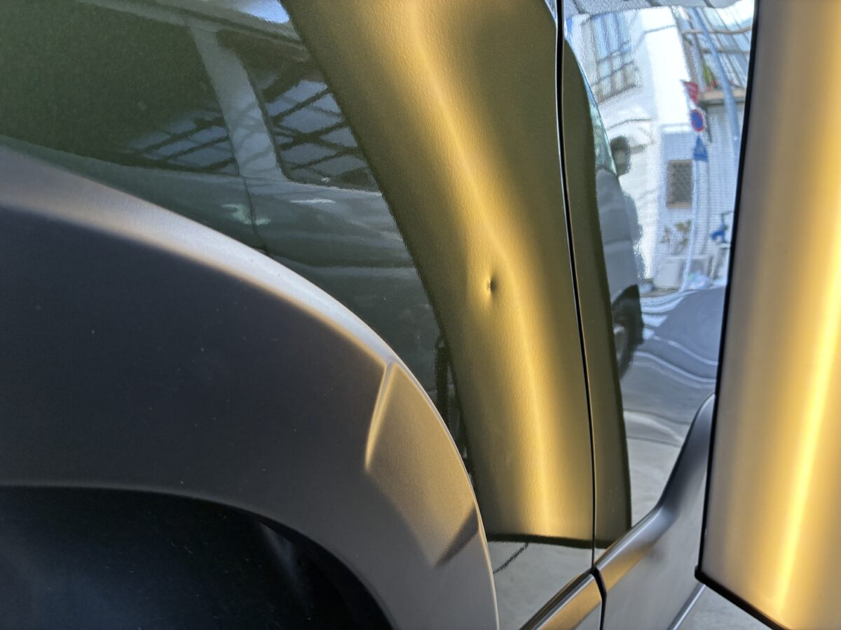 プジョーリフターのリアフェンダーのデントリペア